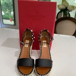 Valentino Rockstud calfskin wedges 37